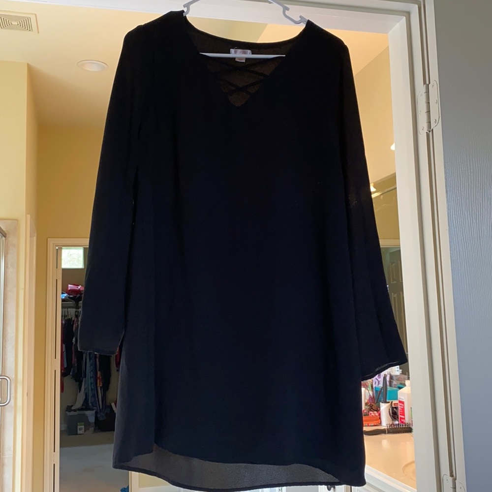 Long sleeve short black dress